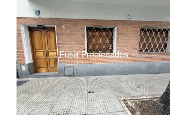 Ph 4amb en alquiler en planta baja con patio en floresta