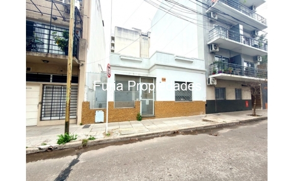 Casa 4 ambientes tipo chorizo en Monte Castro