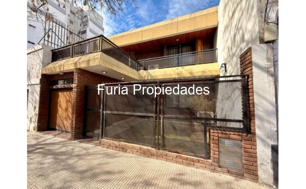 Casa 4 ambientes lote 8,66 x 28mts en Villa Gral. Mitre